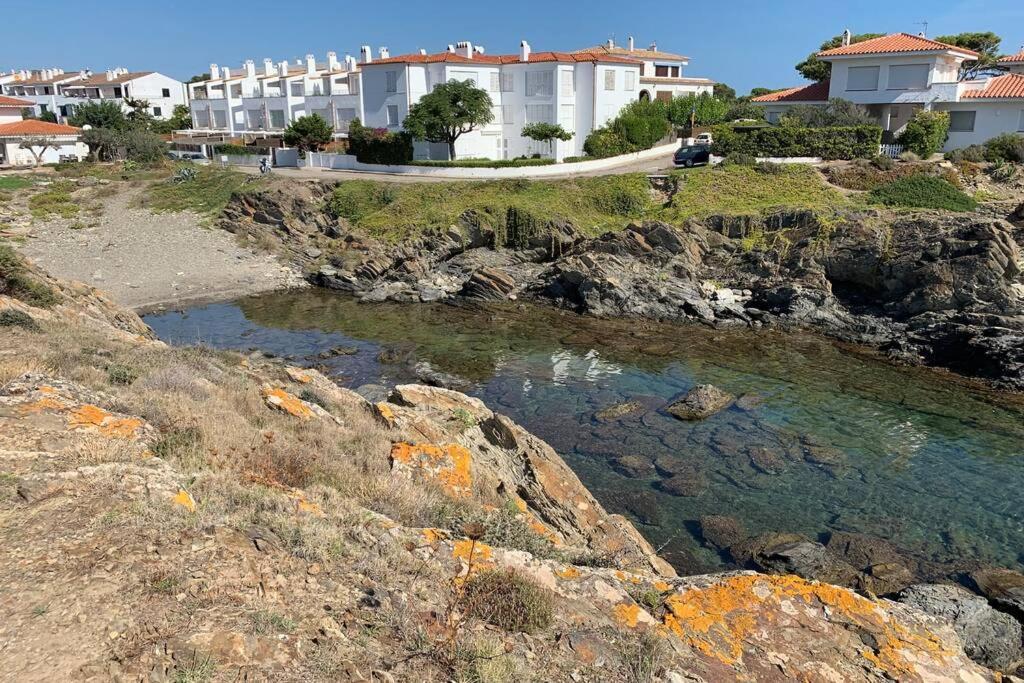 Beachfront Duplex With Terrace And Sea Views - Cadaqués Exterior foto